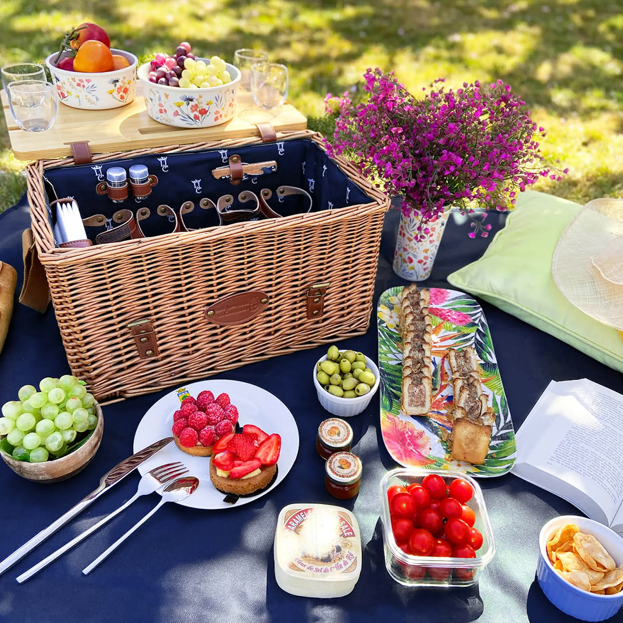 Les Jardins De La Comtesse Saint Honoré picknickkorg med bord 4 personer blå