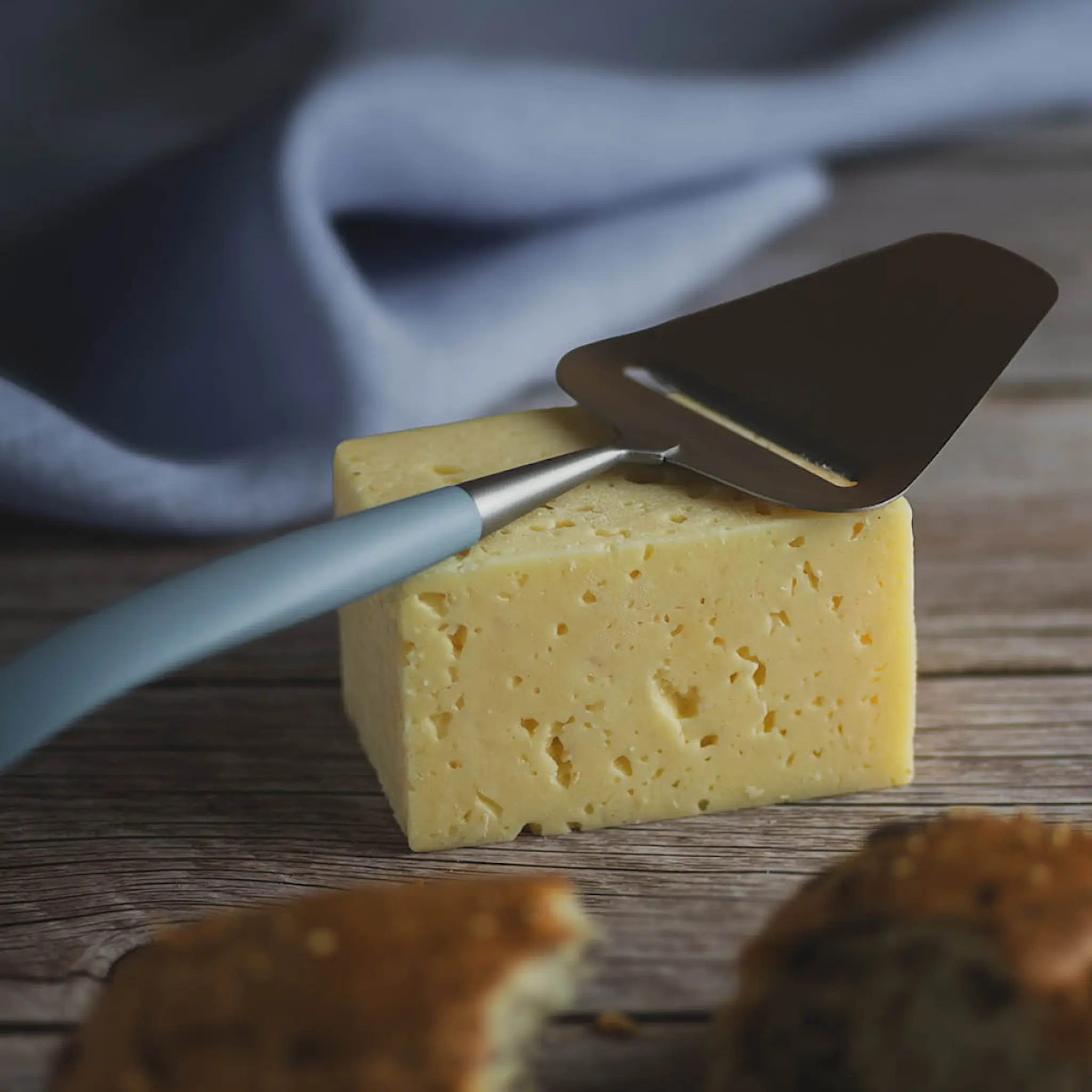 Bjørklund Amitto osthyvel 27,5 cm dimblå