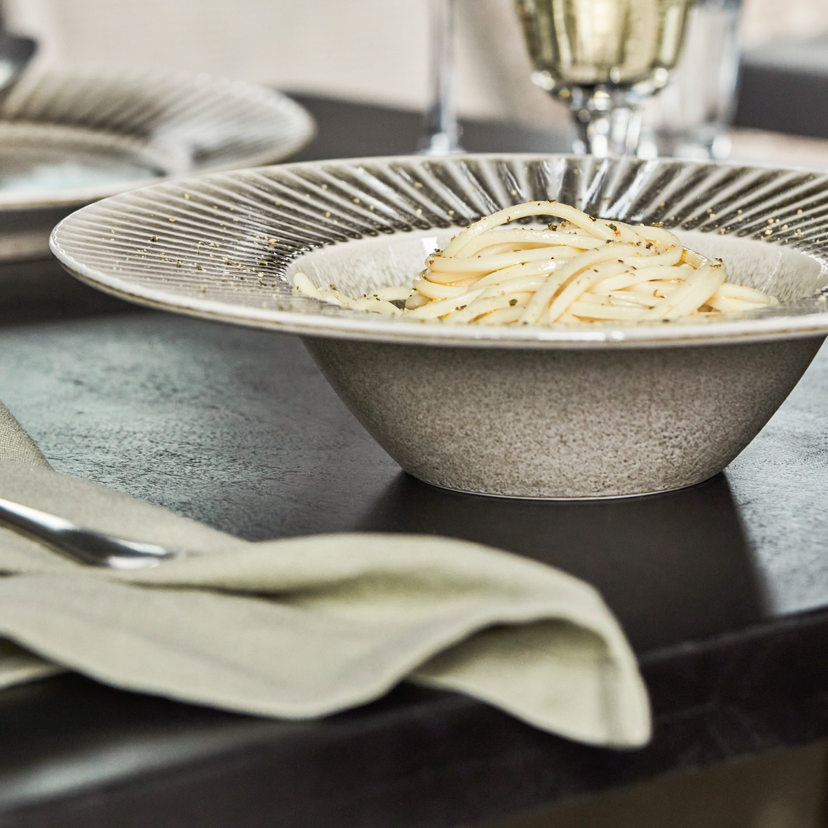 House Doctor Pleat Pastalautanen 26 cm Harmaa/Ruskea