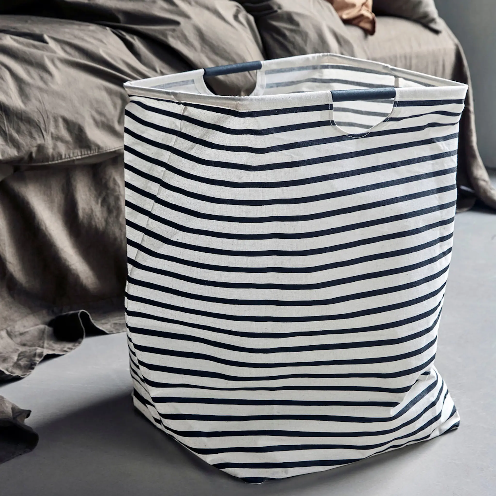 House Doctor Stripes tvättpåse 40 cm svart/vit