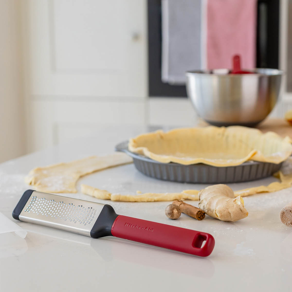 KitchenAid KitchenAid Classic rivjärn fin 29 cm empire red