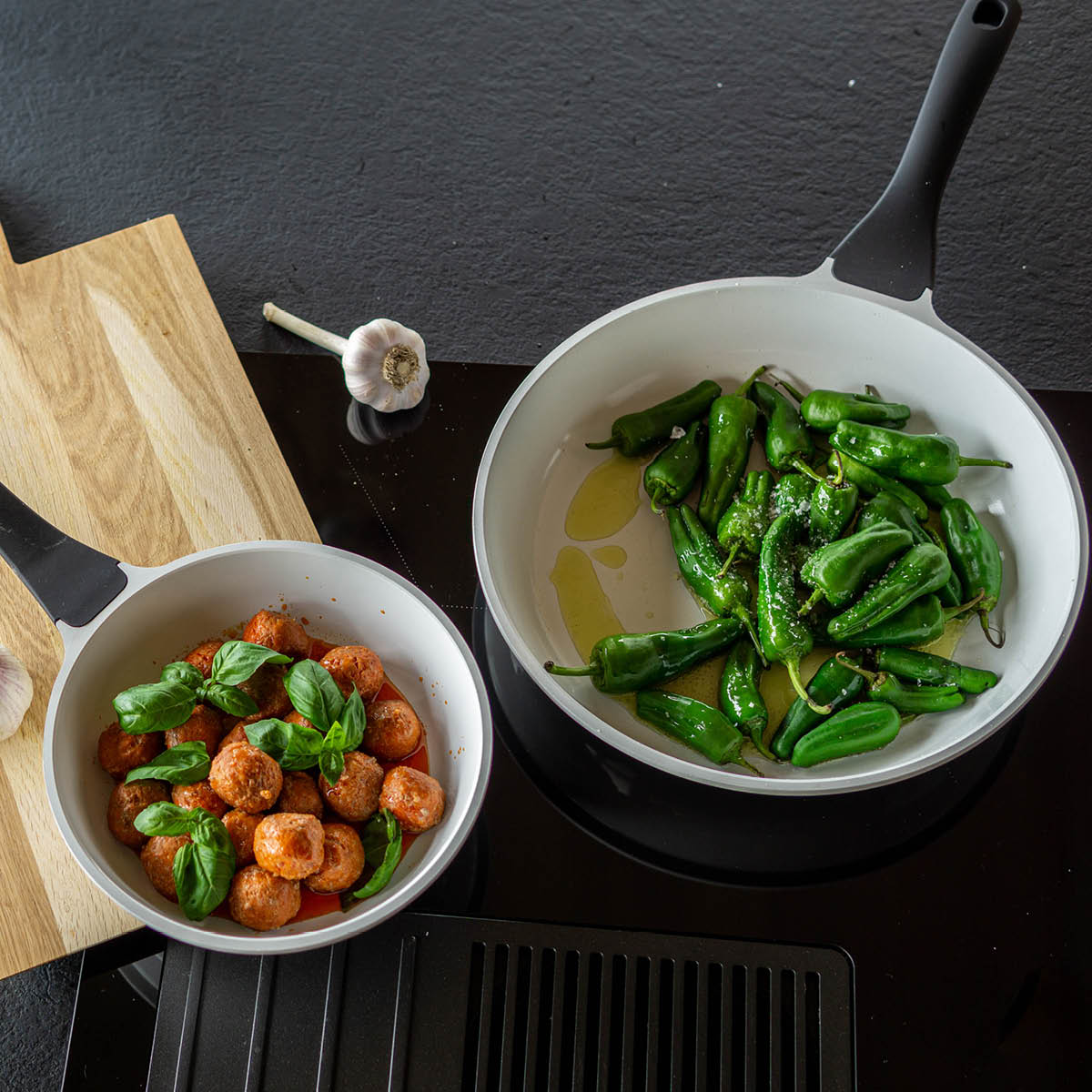 Modern House Basis stekepannesett 28 og 20 cm hvit