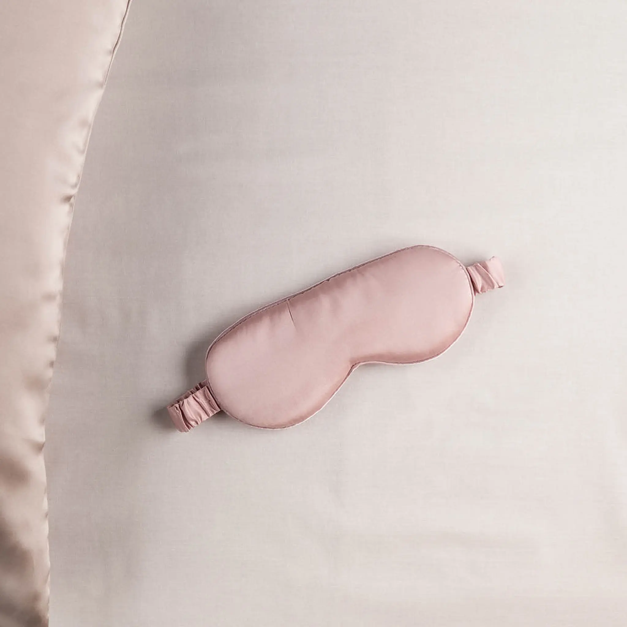 Fanni K Sovmask siden 20,5 cm ljusrosa