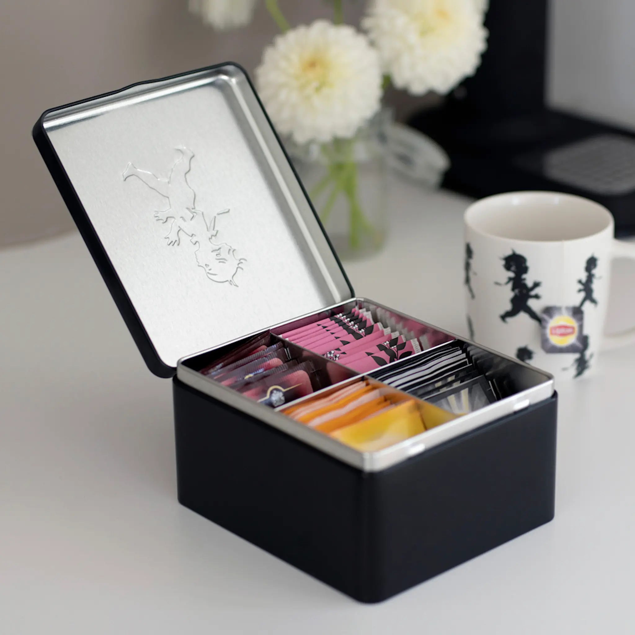 SOLSTICKAN Teepurkki 4 lokeroa Mattamusta