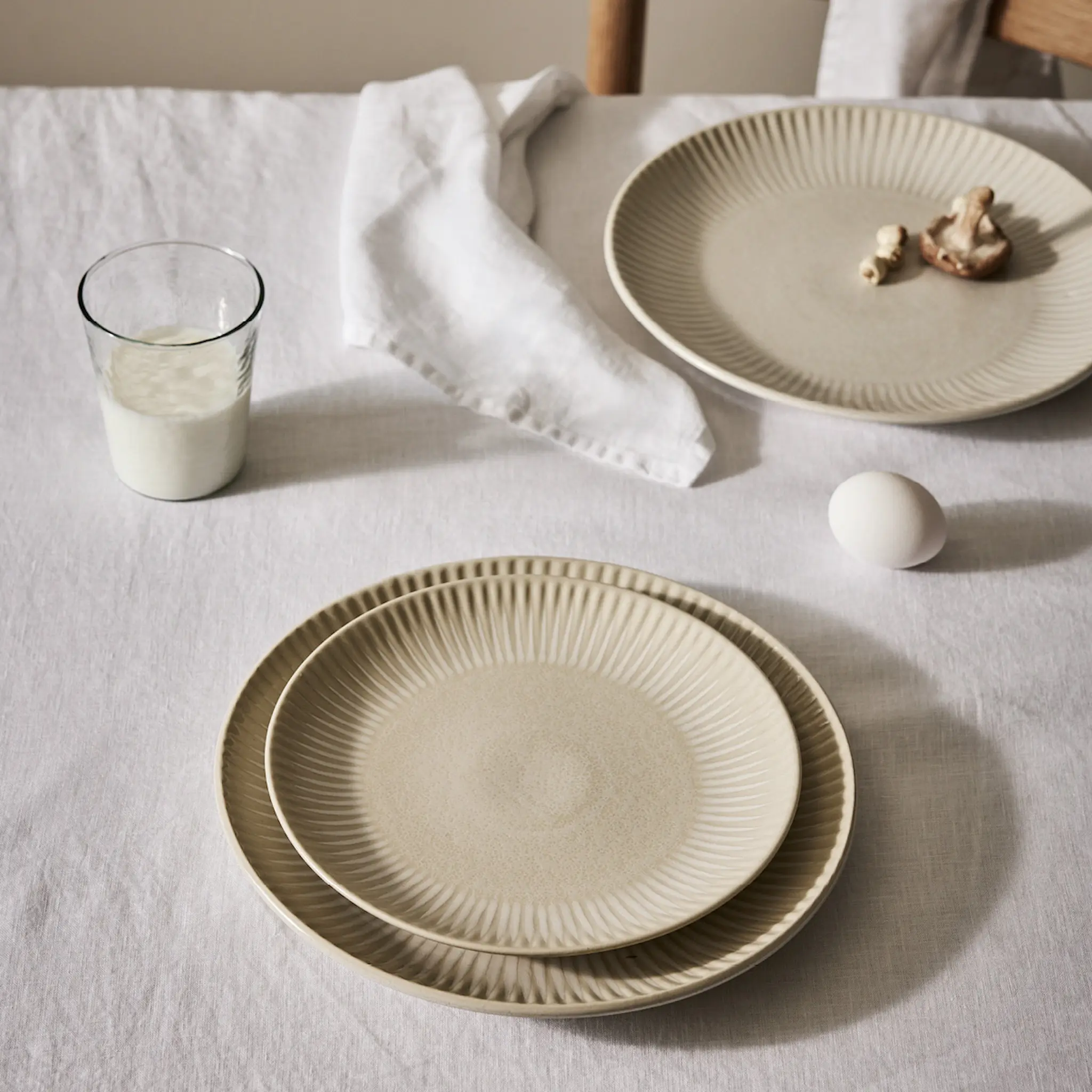 Tell Me More Granada tallerken 26,5 cm krem hover