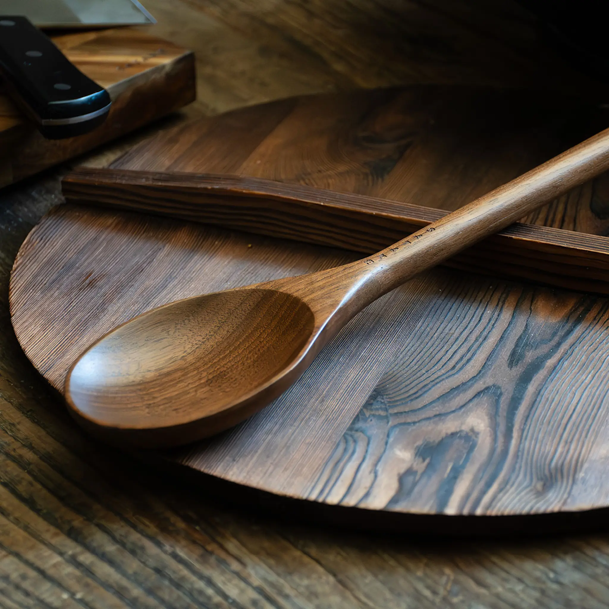 Satake Serveringssked 33,5 cm valnöt