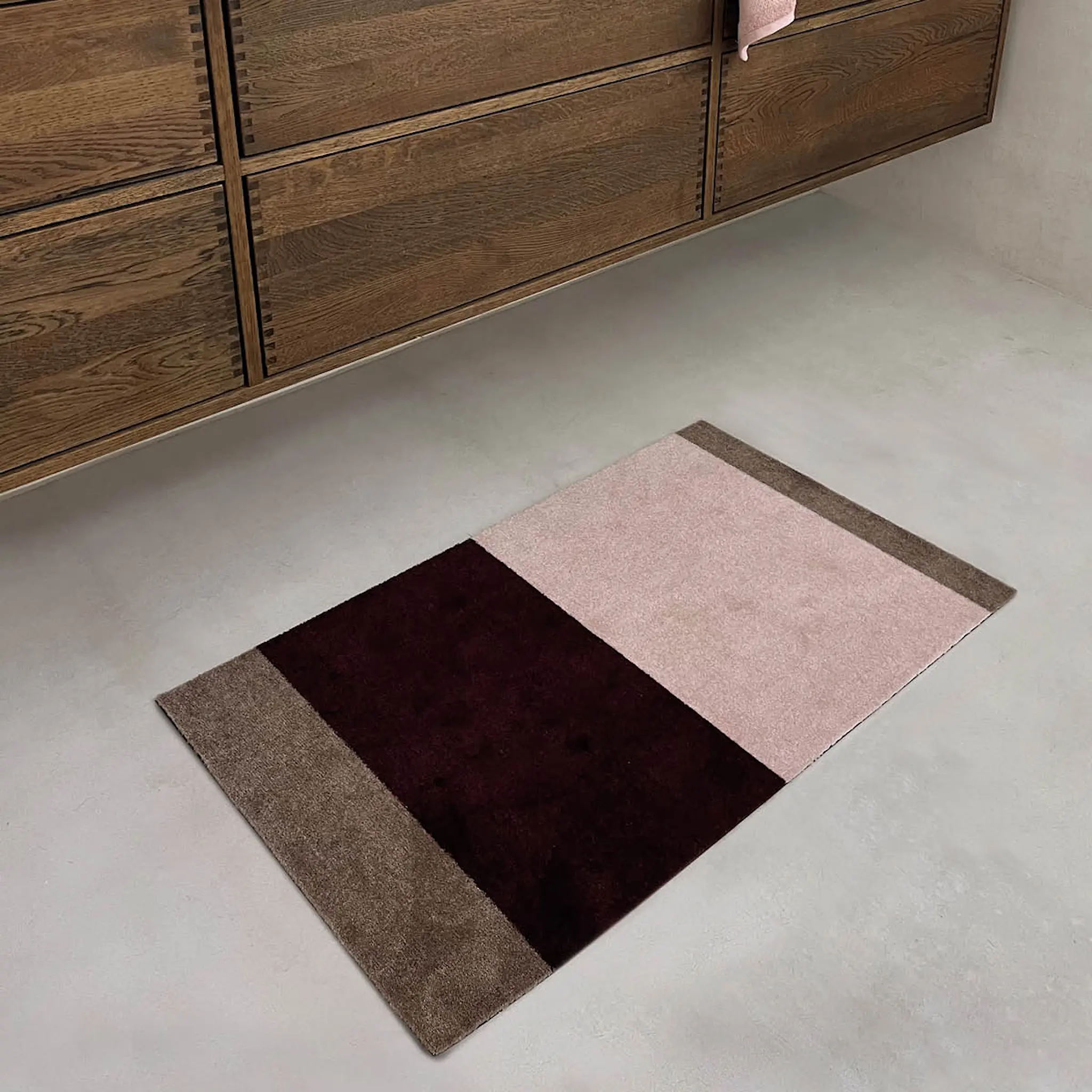 Tica Copenhagen Stripes Horizontally golvmatta 90x60 cm bordeaux/rose/sand