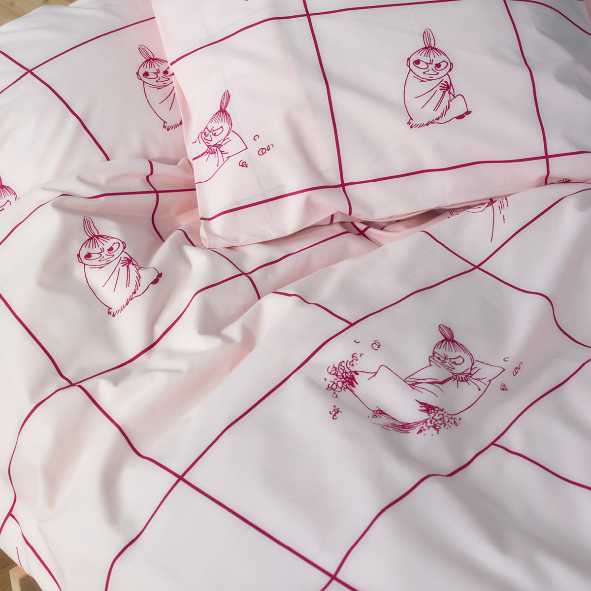 Moomin Arabia Mummi sengetøy 150x210 cm Lille My ruter