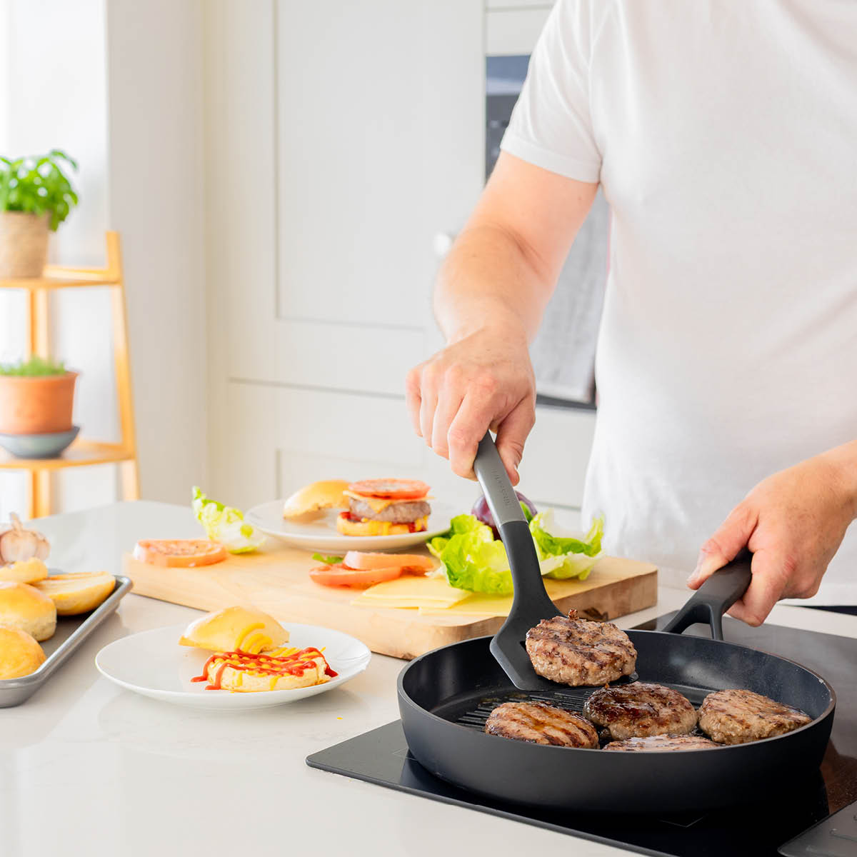 KitchenAid KitchenAid Classic stekespade perforert 34 cm charcoal grey