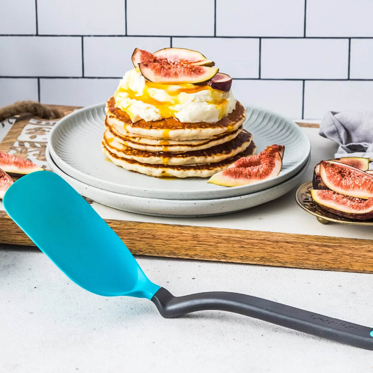 Dreamfarm Stekspade med vinklat skaft flexibel 30,5 cm dreamfarm blå