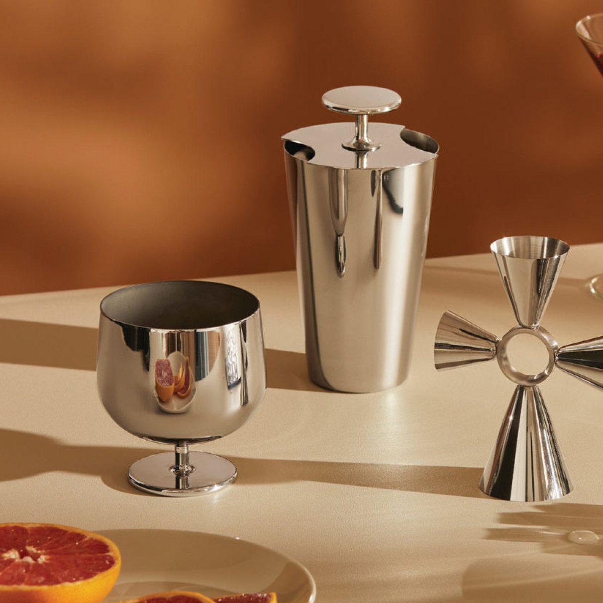 Alessi Tending Box cocktail shaker med kopp 50 cl rostfritt stål