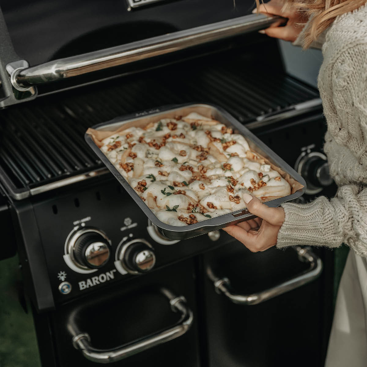 Broil King Gasolgrill Baron 490 Shadow med rotisserie och sidobrännare
