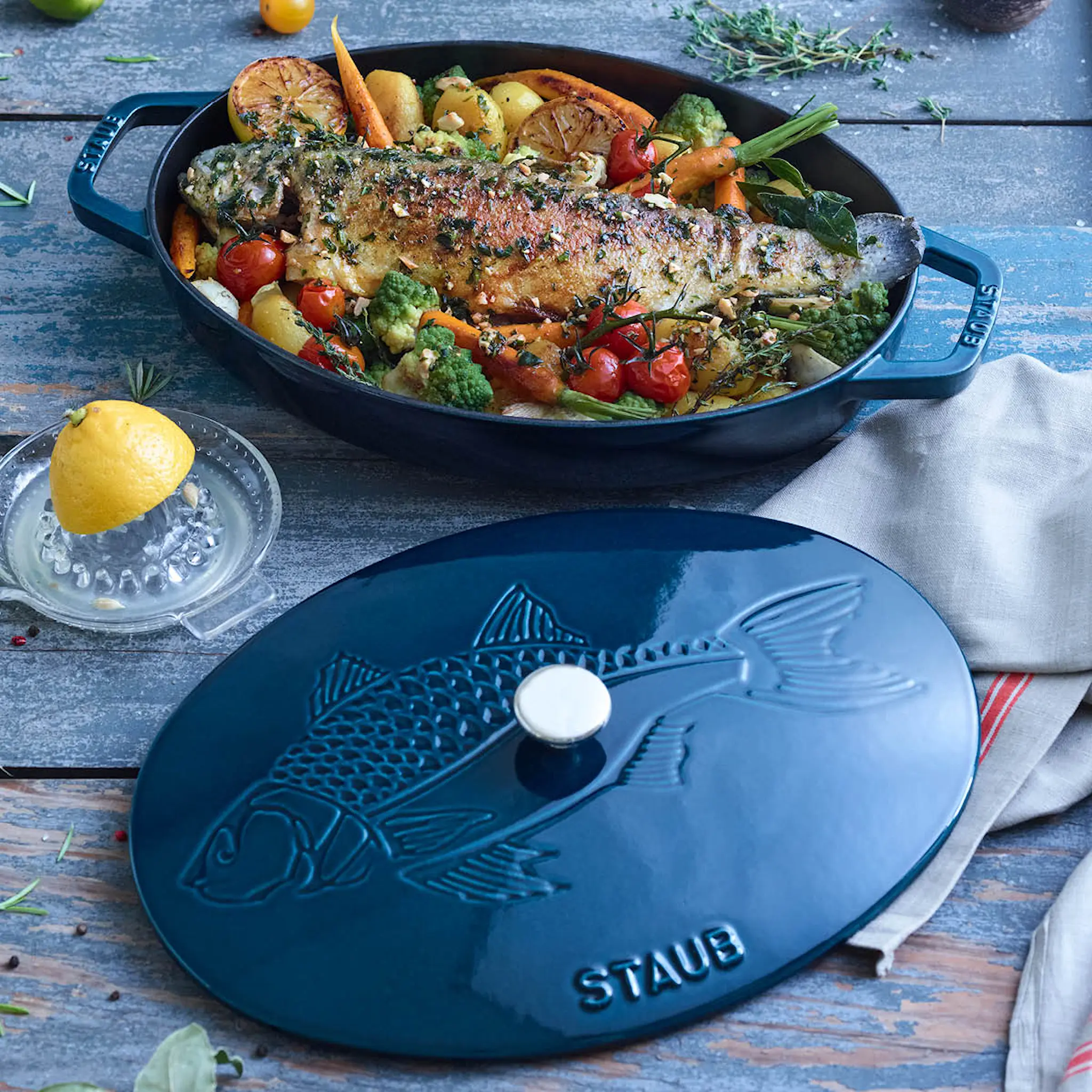 Staub Staub gryta 33 cm 2,8 L oval låg La Mer Petroleum