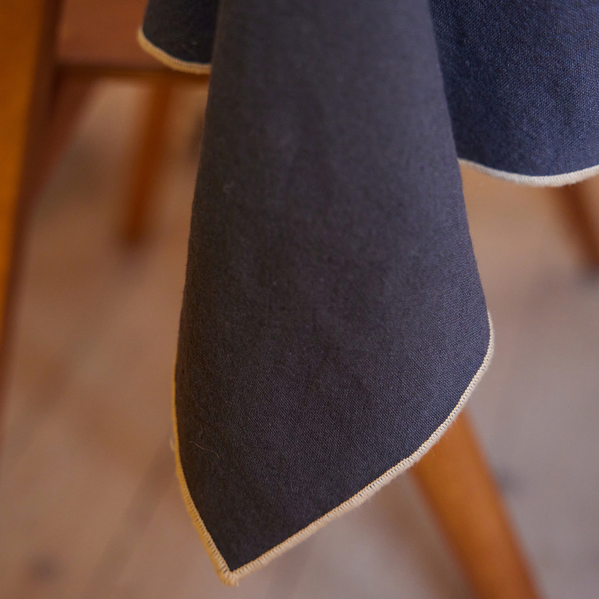 Sagaform Edith bordsduk 150x280 cm grå