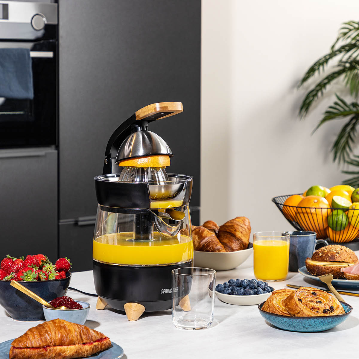 PRINCESS Mehupuristin 300W Musta/Bambu