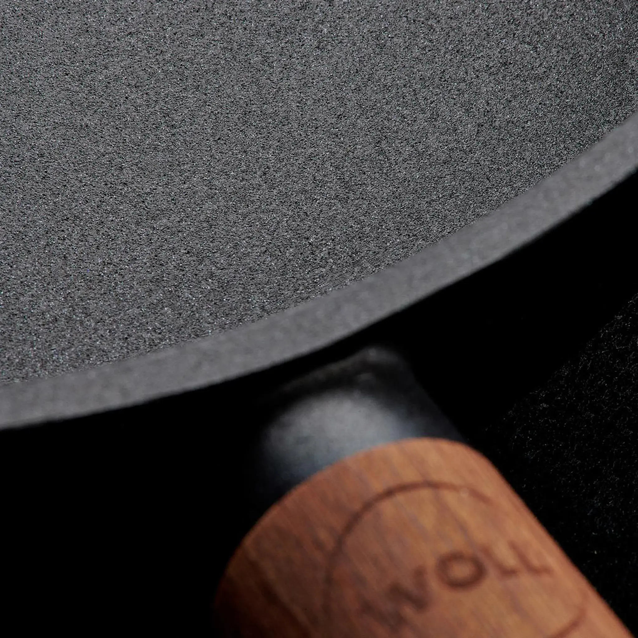 Woll ECO Logic QXR stekpanna 24 cm trähandtag