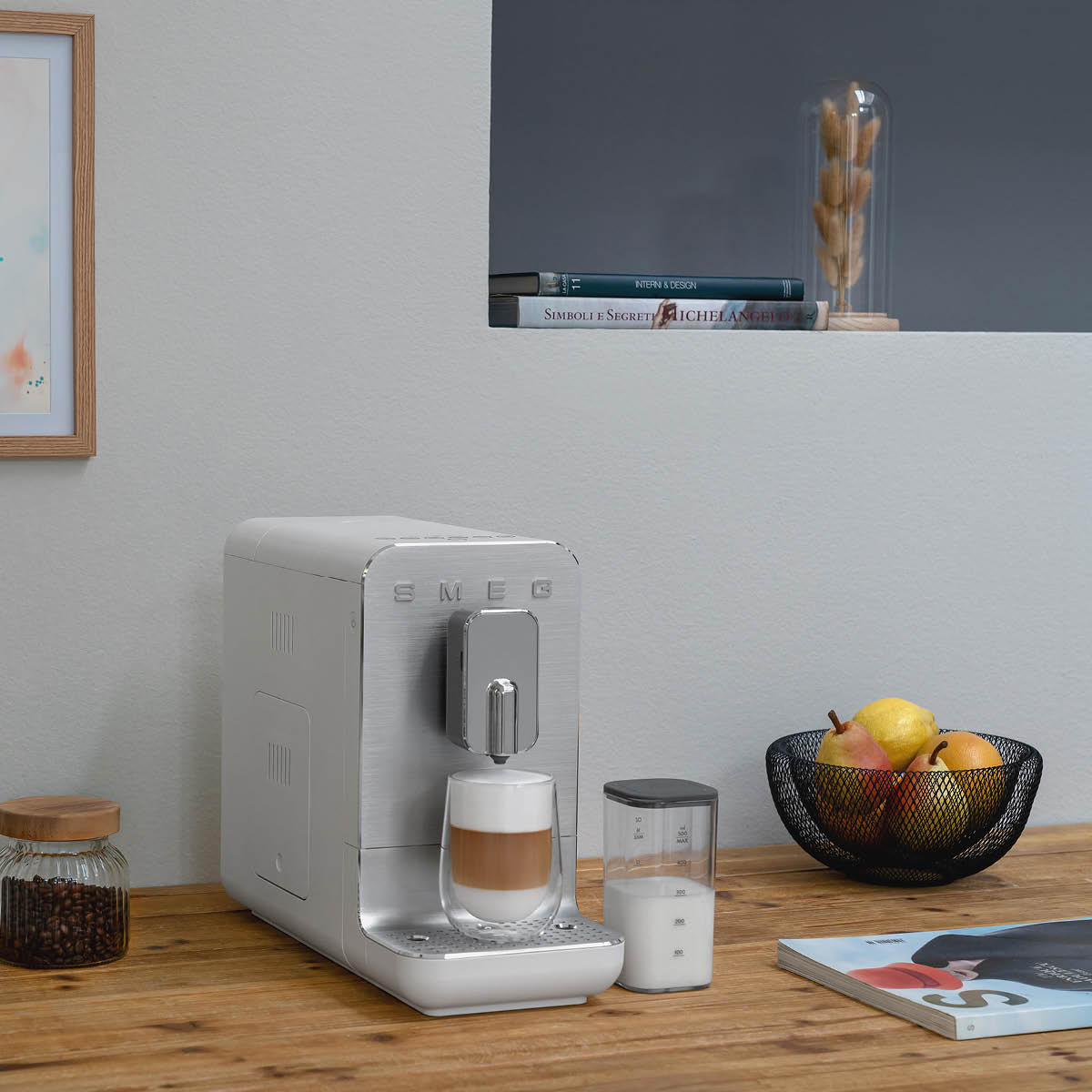 Smeg Kaffemaskin BCC13 1,4L m/melkeskummer hvit