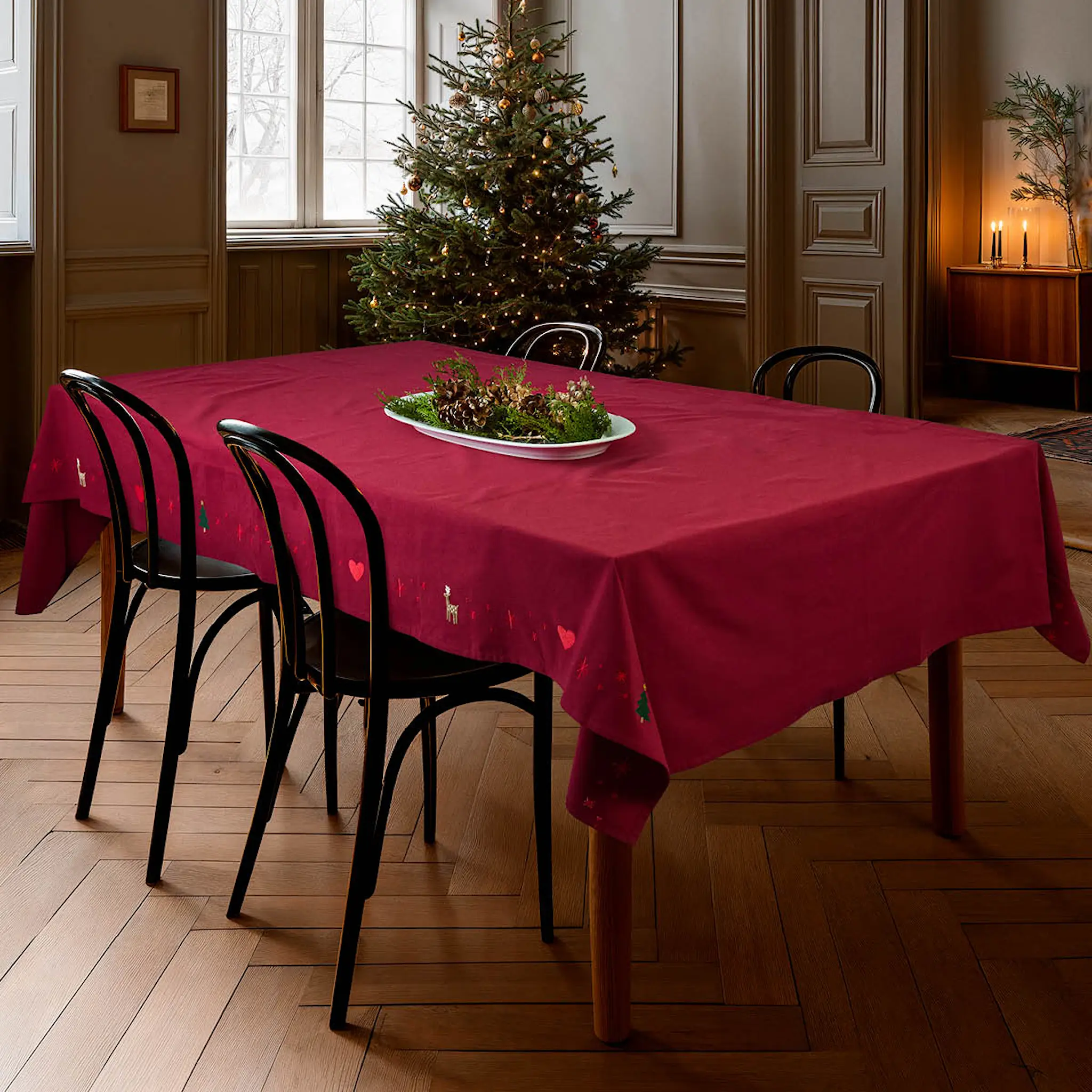 Juna Christmas Fable duk 150x270 cm röd