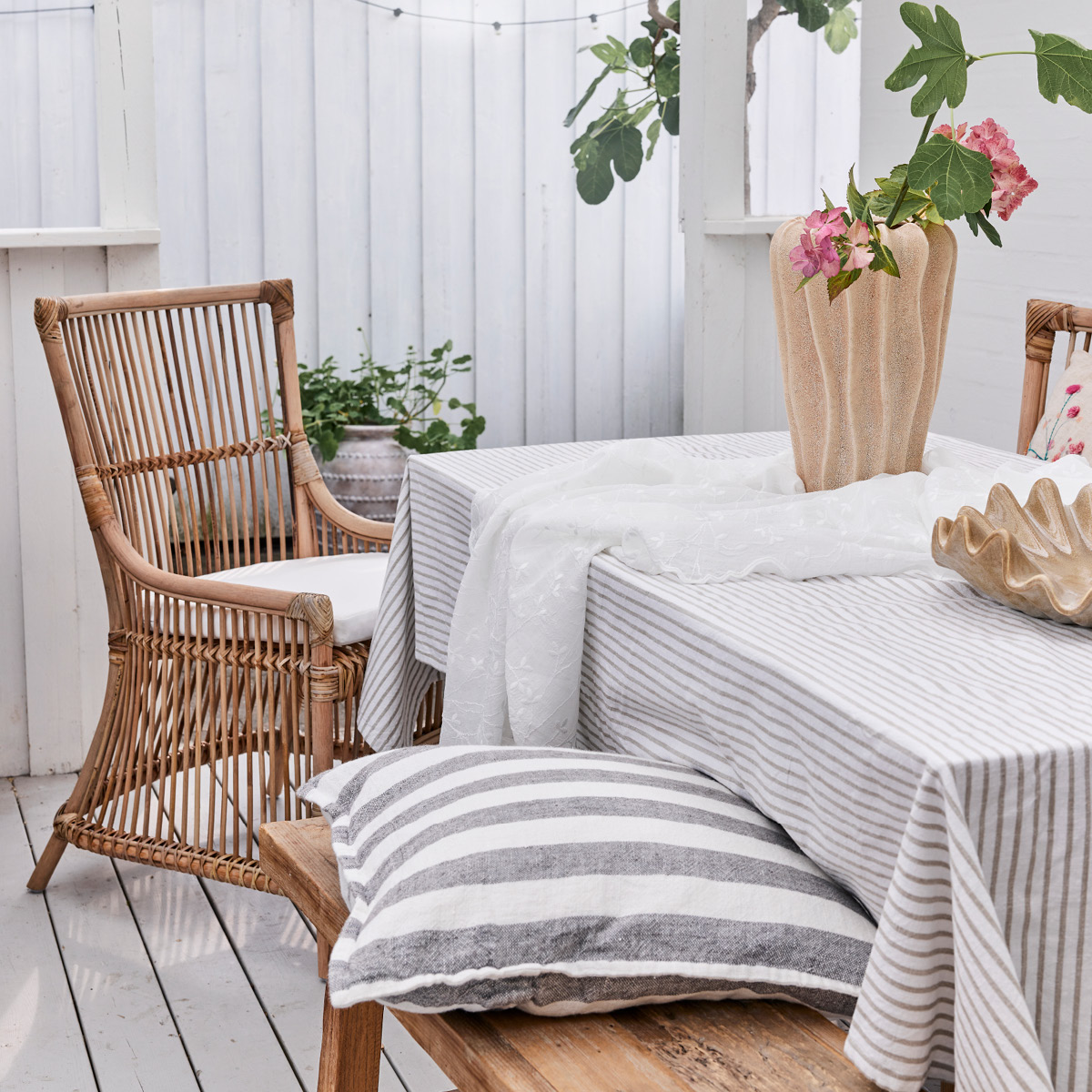 Lene Bjerre Olivia duk 220x140 cm vit/sand