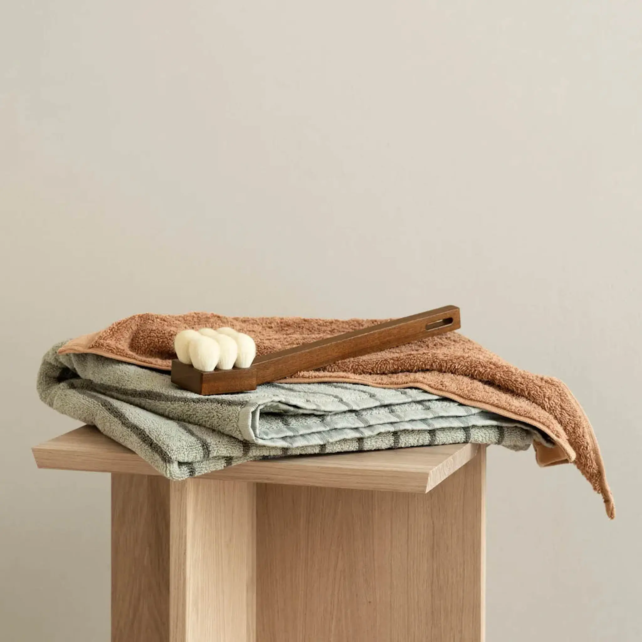 Blomus Arto badhandduk 140x70 cm grön