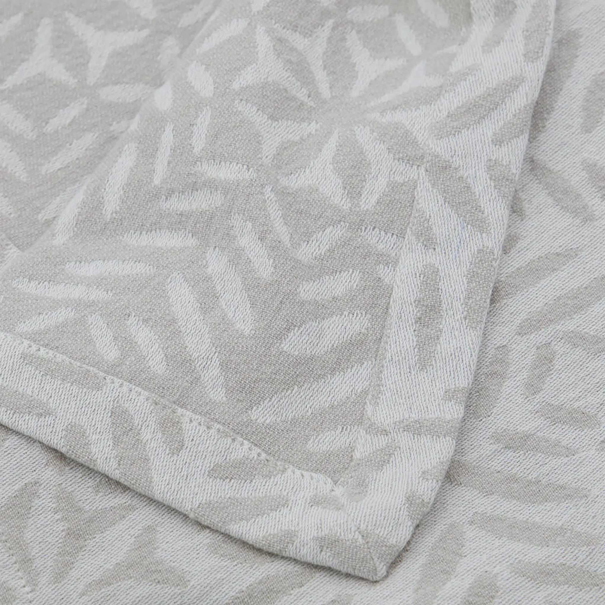 House Doctor Clip Pöytäliina 260x150 cm Valkoinen/Harmaa