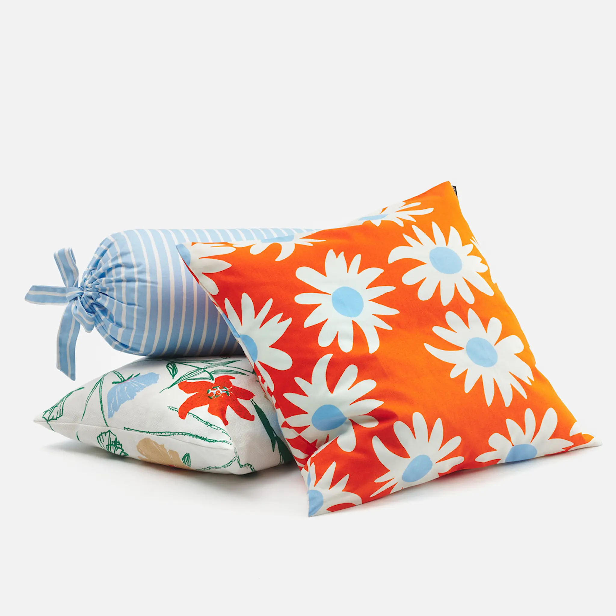Marimekko Rakastaa, ei rakastaa kuddfodral  50x50 cm orange/vit/blå