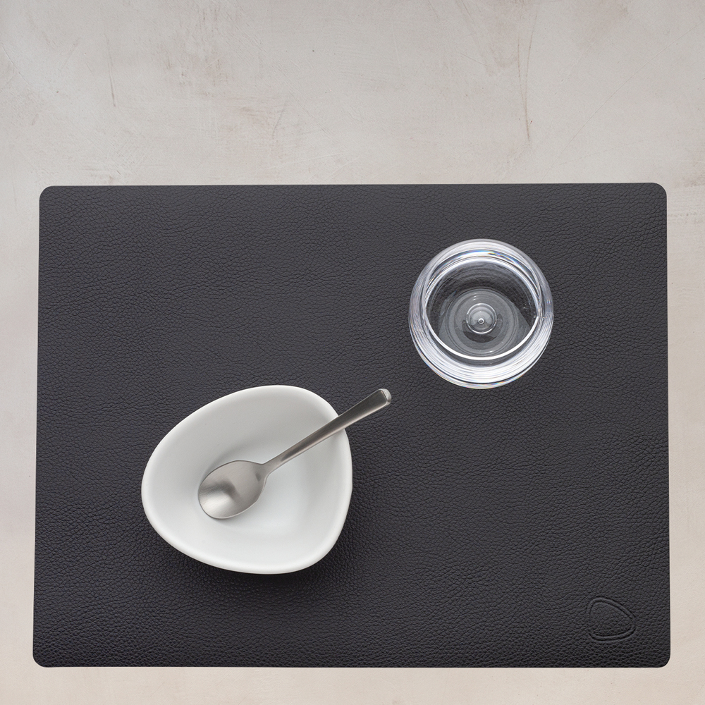 LIND DNA Rectangle Leather Serene Pöytätabletti 26x34,5 cm Black