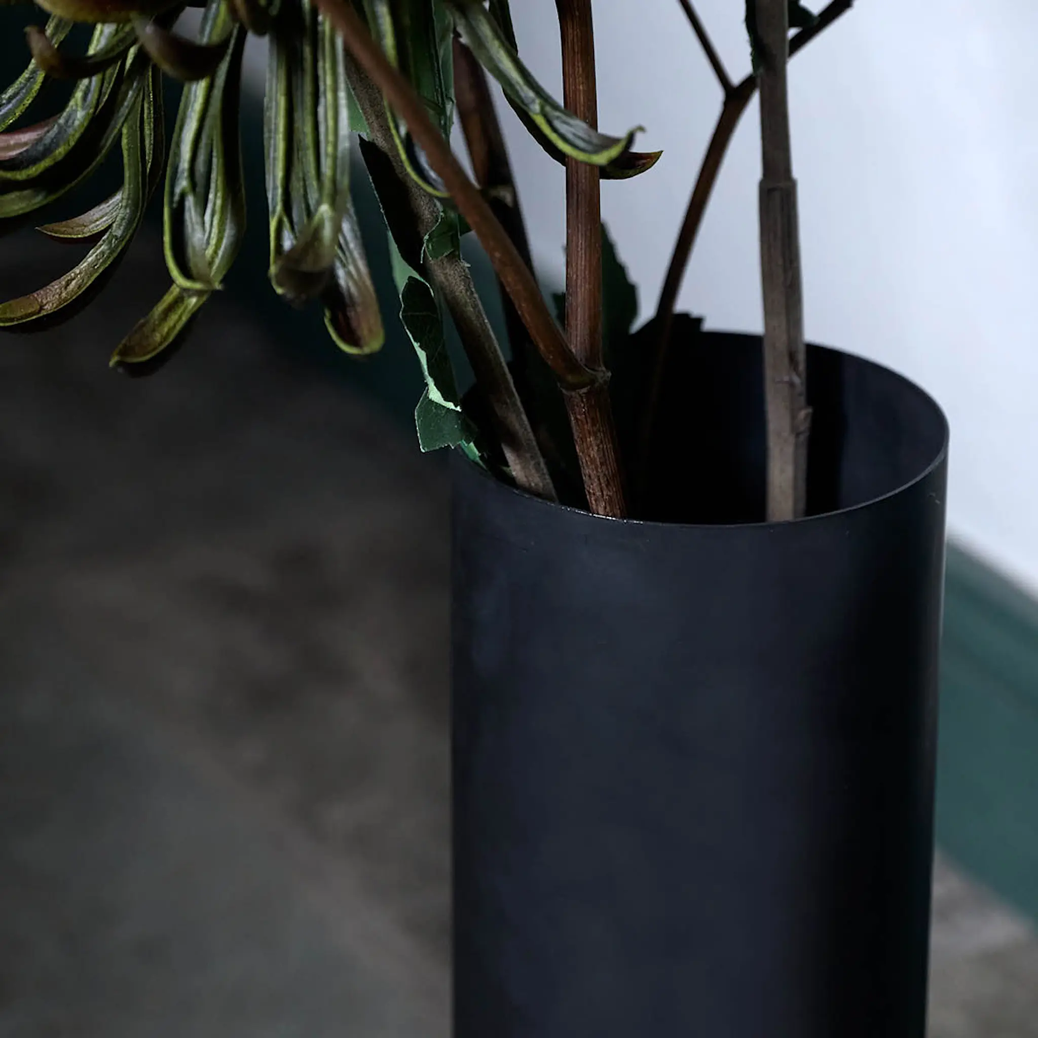 Mette Ditmer Floor vas 40,5 cm järnsvart