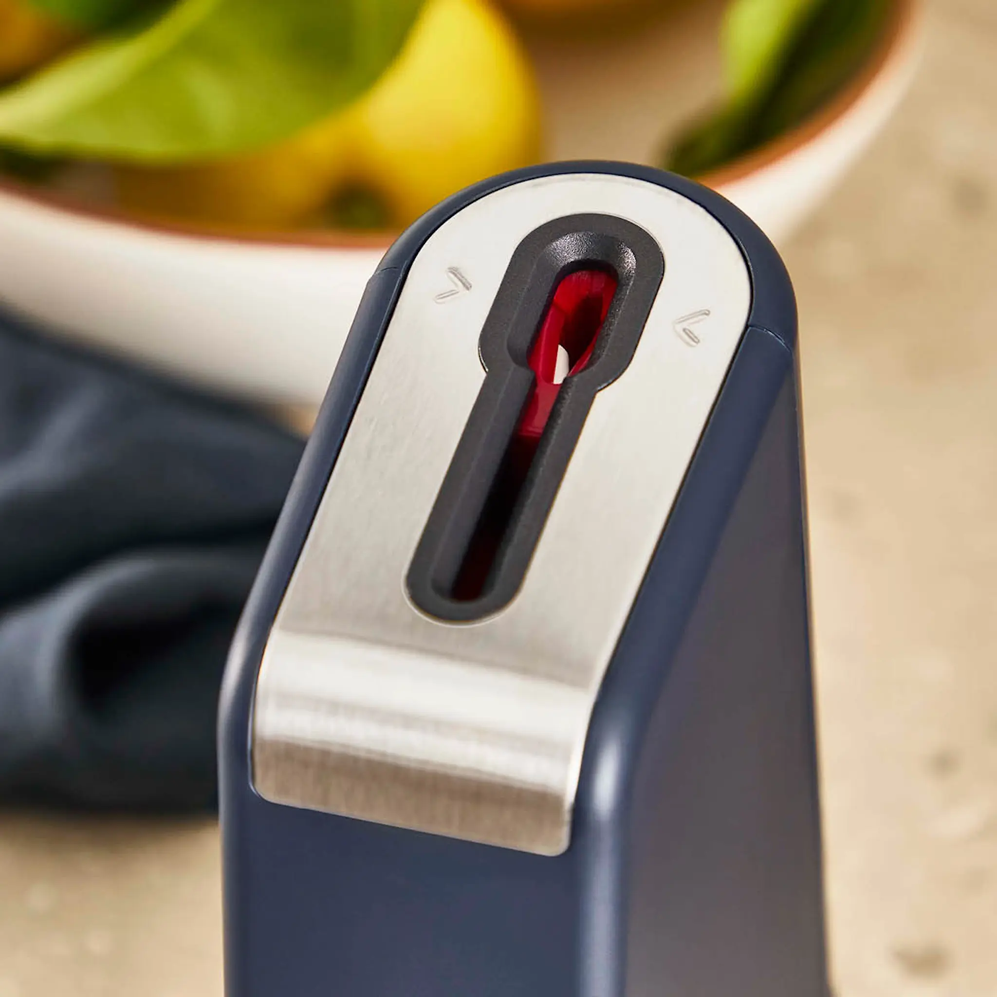 Tefal EverSharp Pro Kokkiveitsi 16,5 cm veitsitukilla Tummansininen