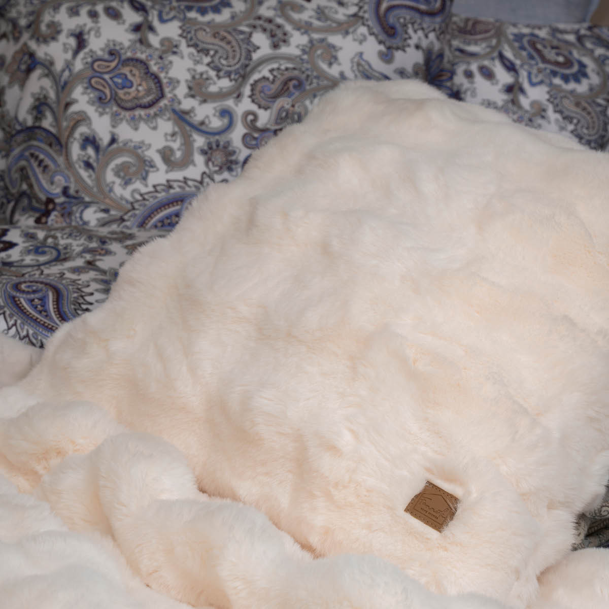 Fanni K Aava pledd 127×152 cm hvit