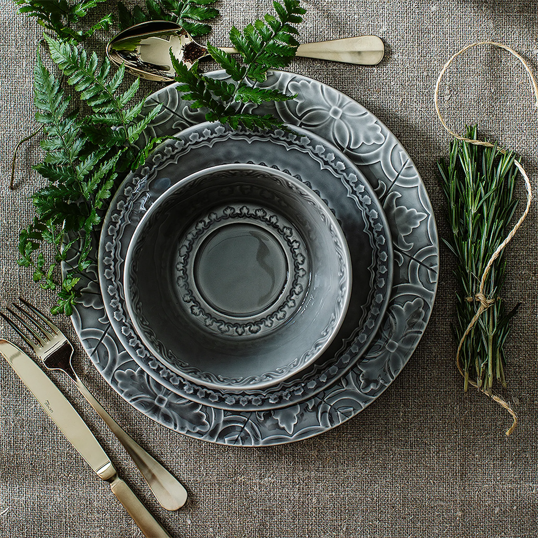 Bordallo Pinheiro Rua Nova tallerken flat 22 cm antrasitt hover