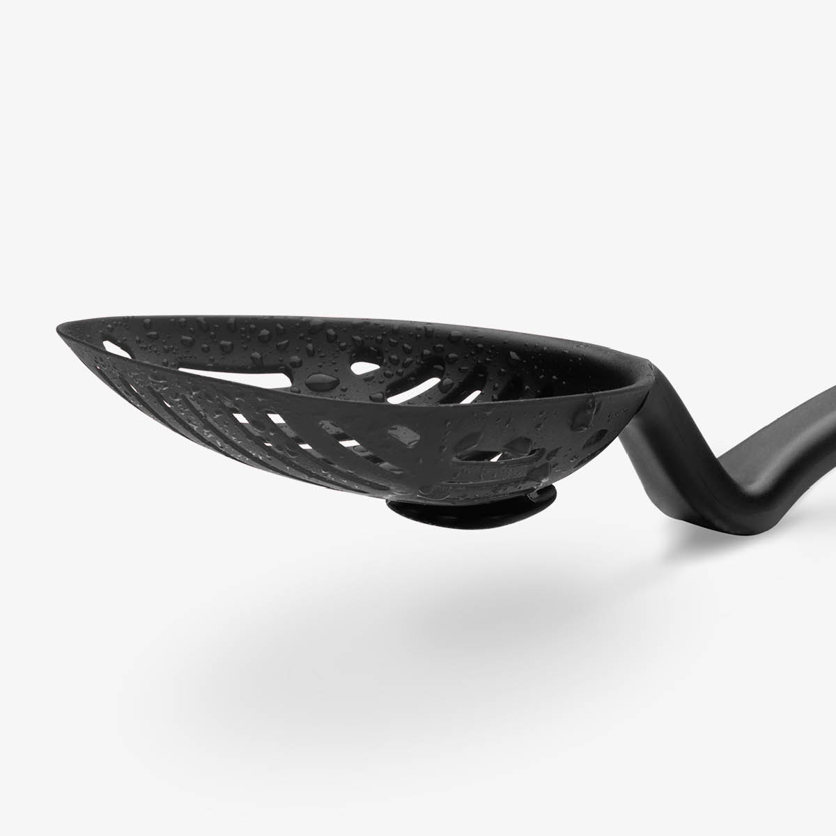 Dreamfarm Hullsleiv med vinklet håndtak 32,6 cm svart