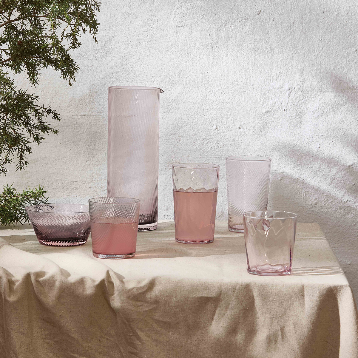 Aida RAW Unique swirl vattenglas 30 cl pink