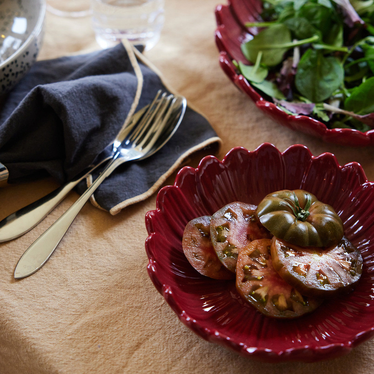 Sagaform Dagny djupt fat 20 cm vinröd