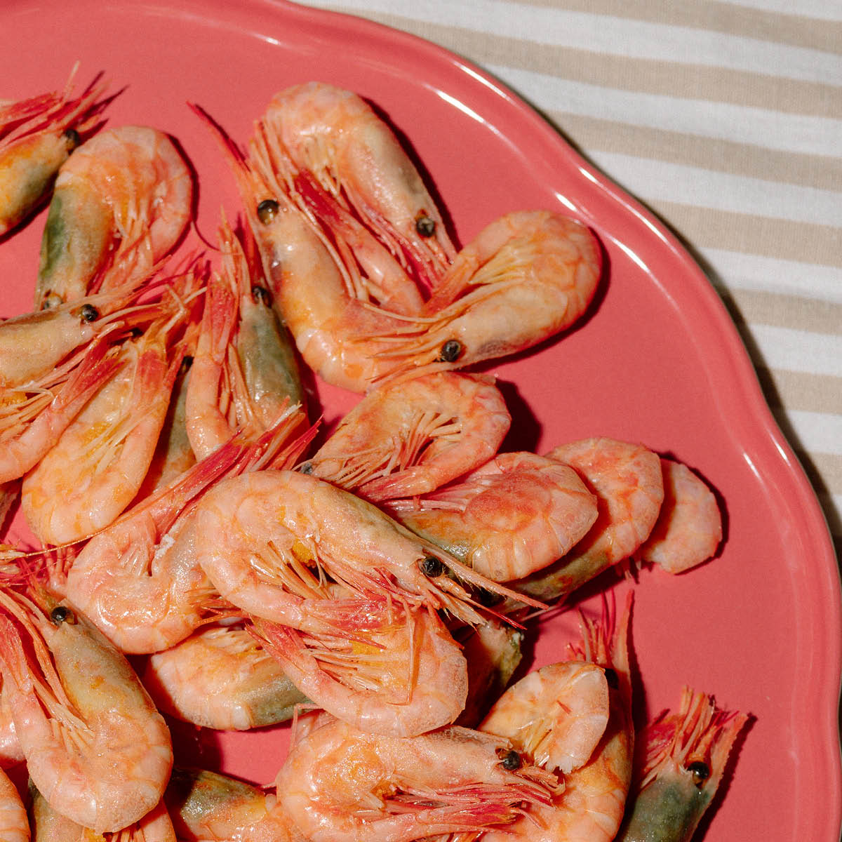 Emile Henry Madeleine Tarjoiluastia 31 cm Bubbelgum