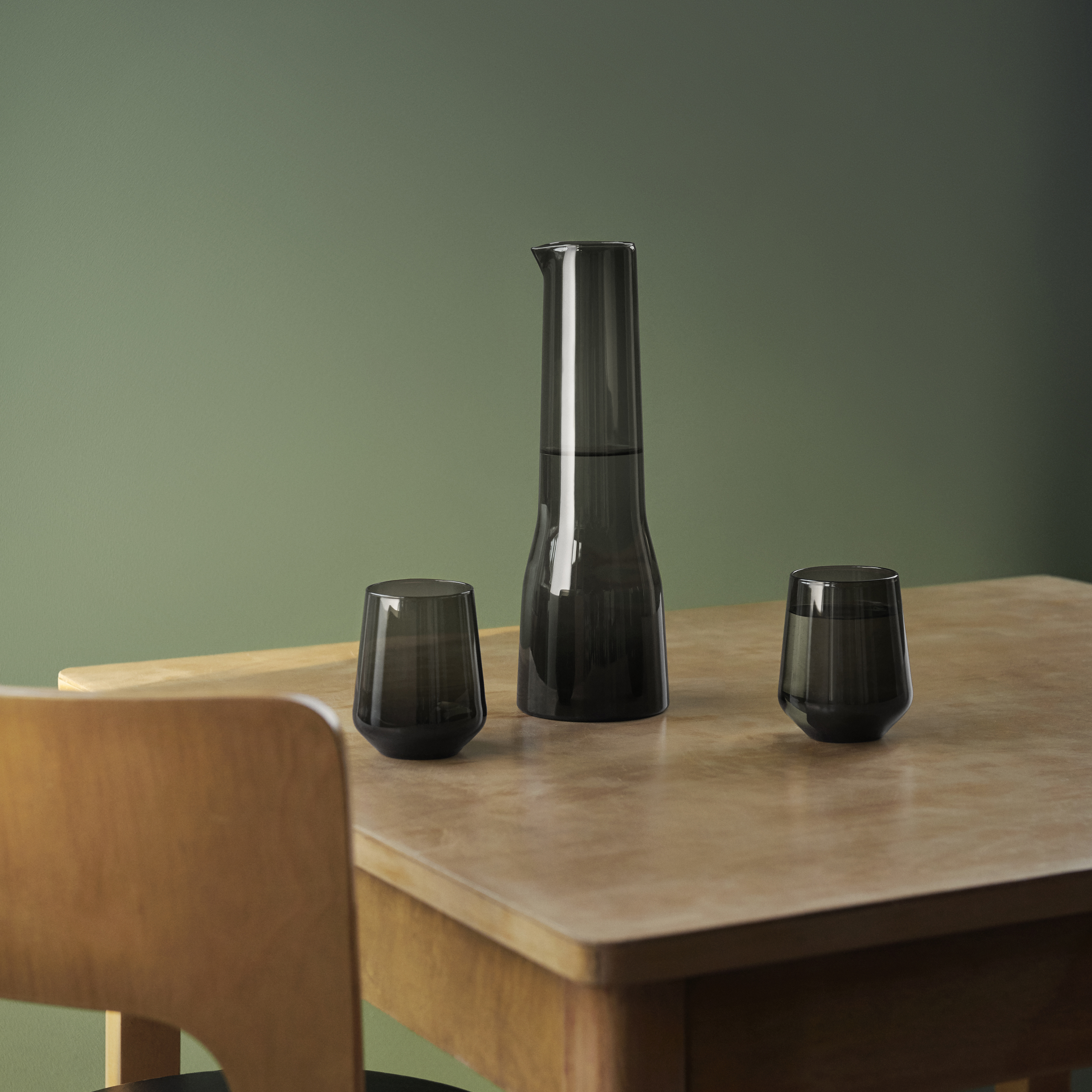 iittala Essence karaffel 100 cl mørkgrå