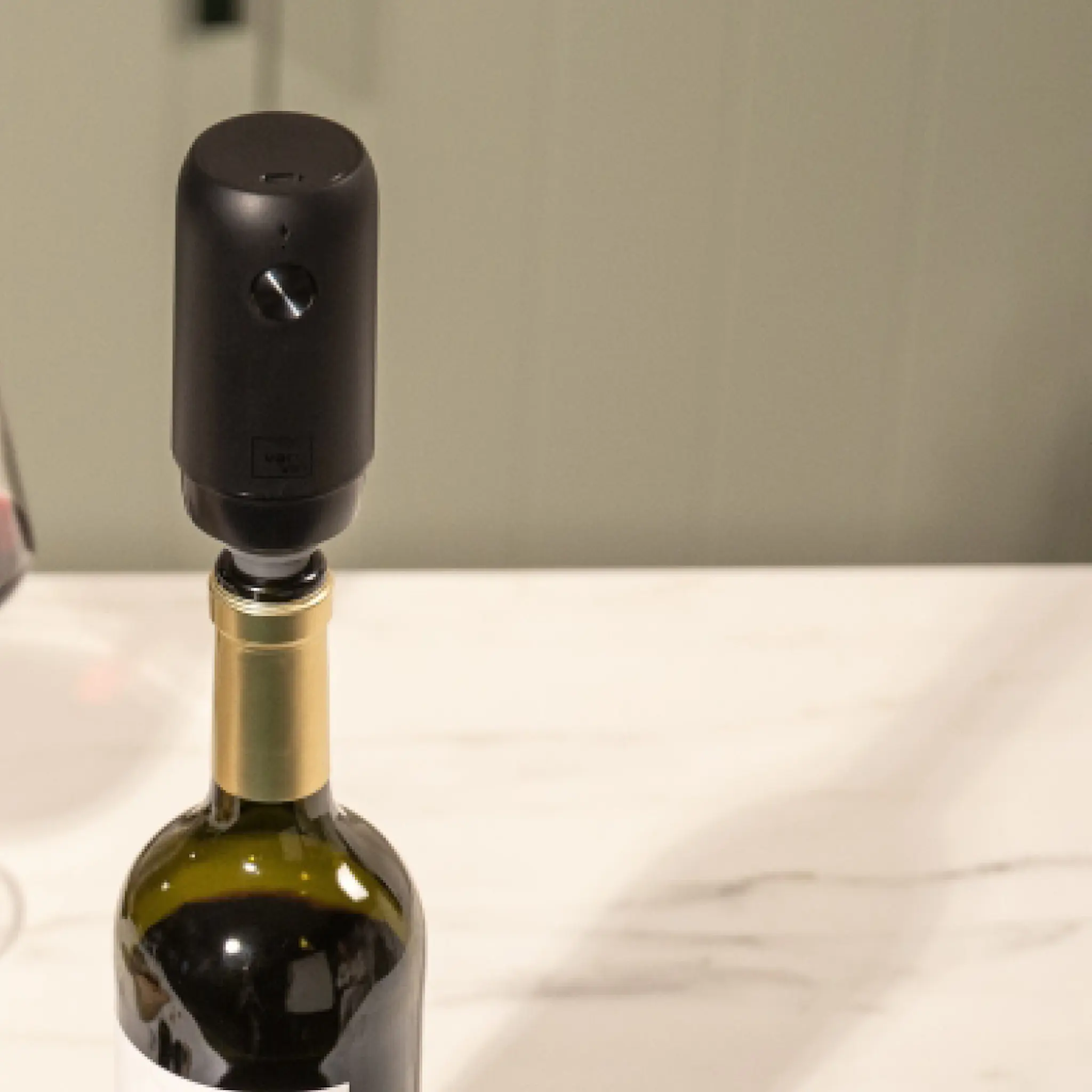 Vacu Vin Elektrisk Wine Saver & 2 Stoppers