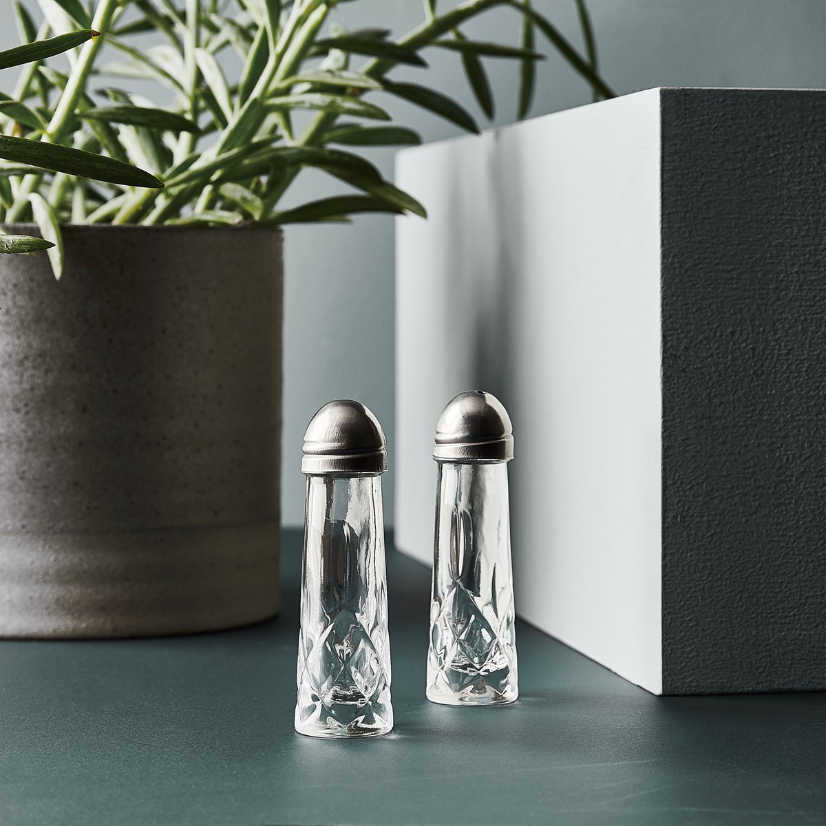 Aida Harvey salt och peppersett