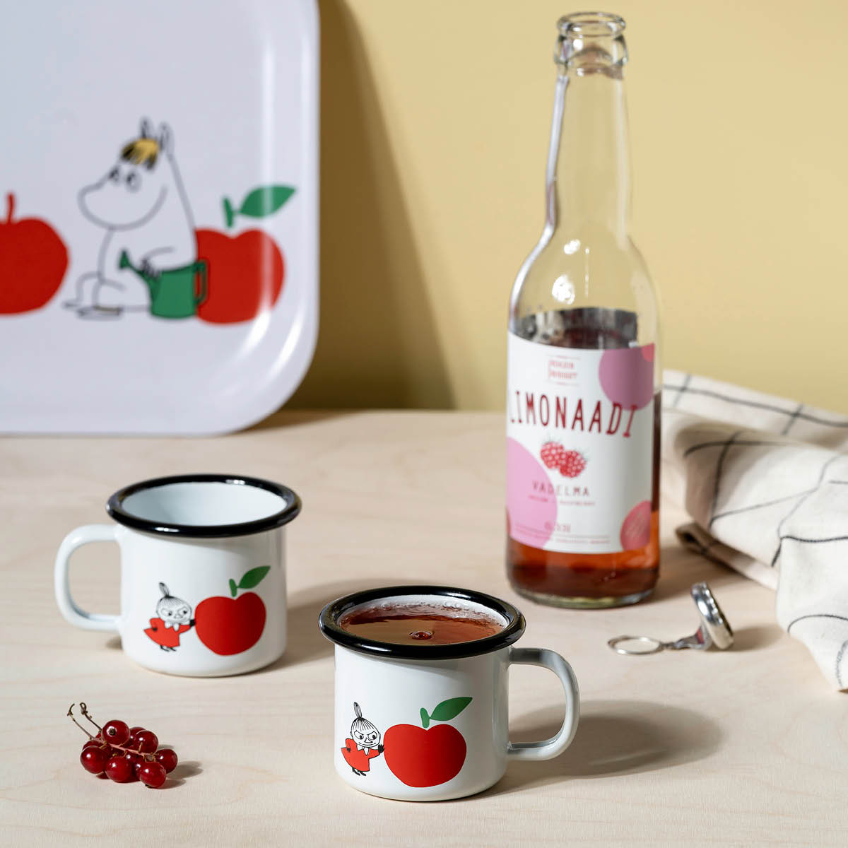 Muurla Mumin emaljmugg 15 cl Lilla My Glada Äpplen röd