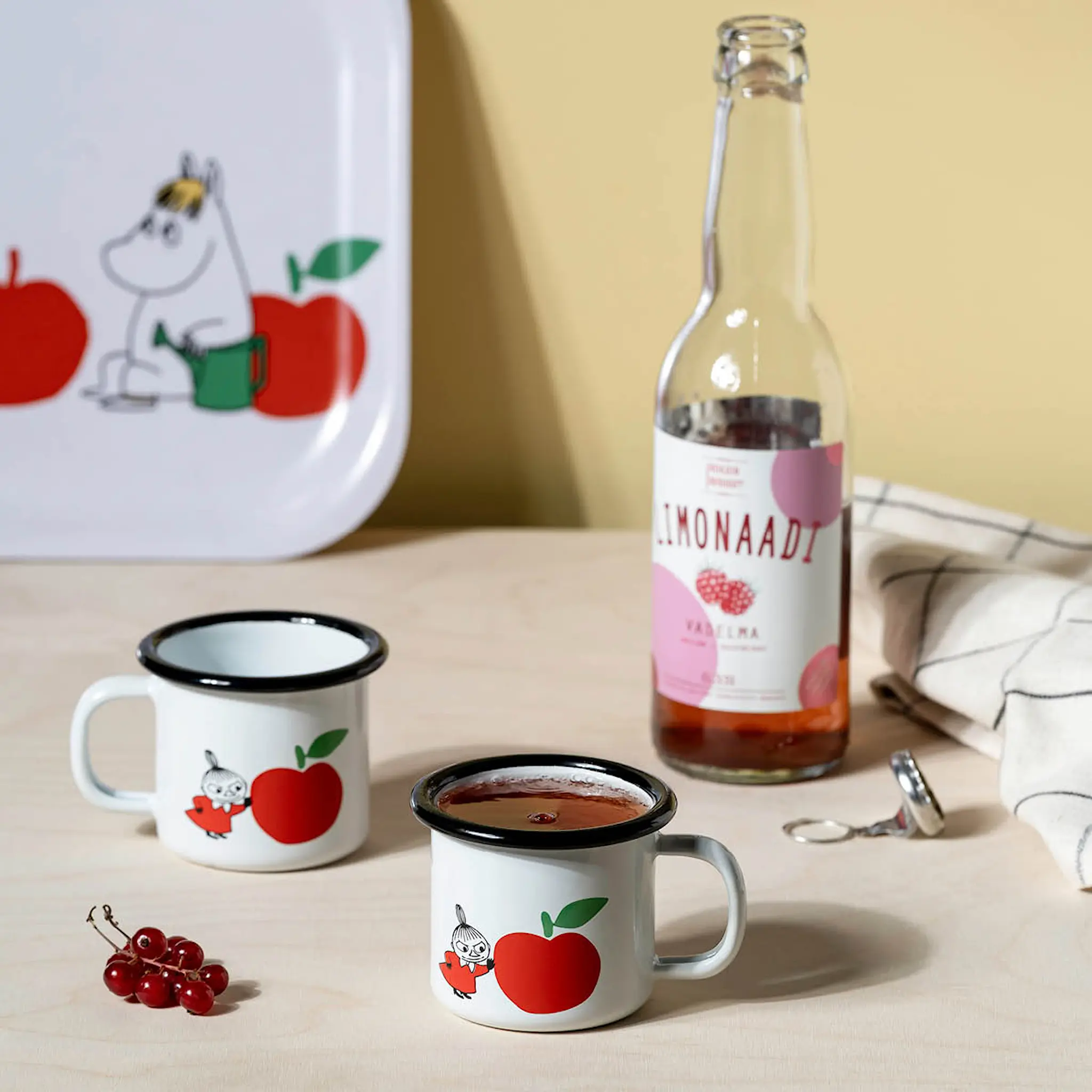 Muurla Mumin emaljmugg 15 cl Lilla My Glada Äpplen röd