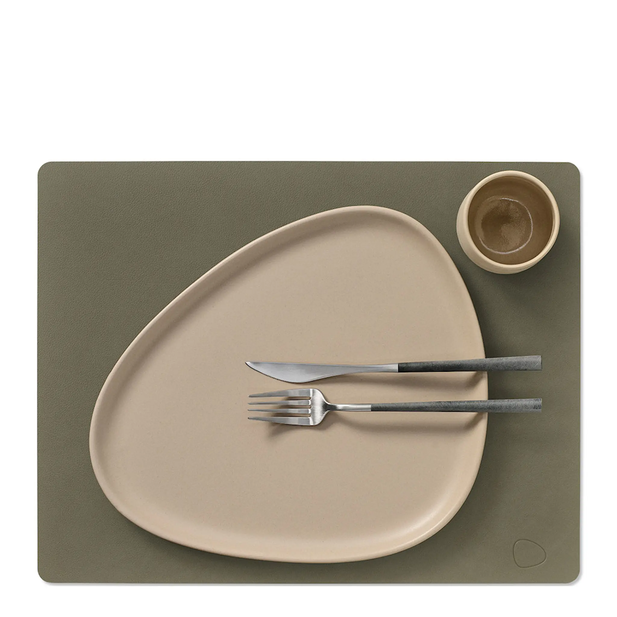 LIND DNA Nupo Square Tablett 35x45 cm Militärgrön