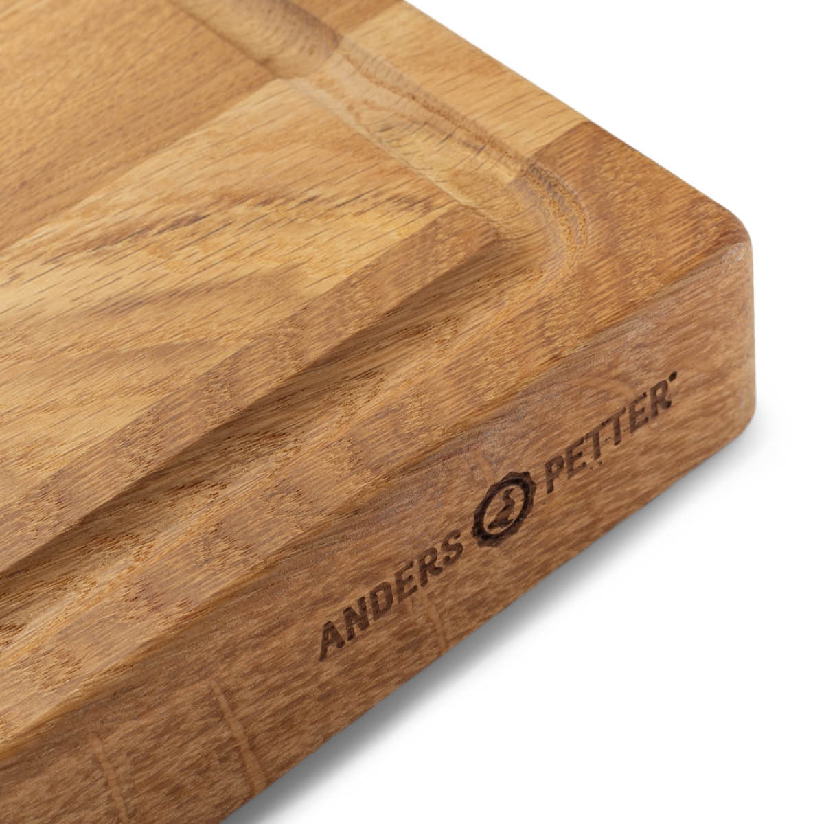 Anders Petter Signerat skjærefjøl i tre 45x29,5 cm eik