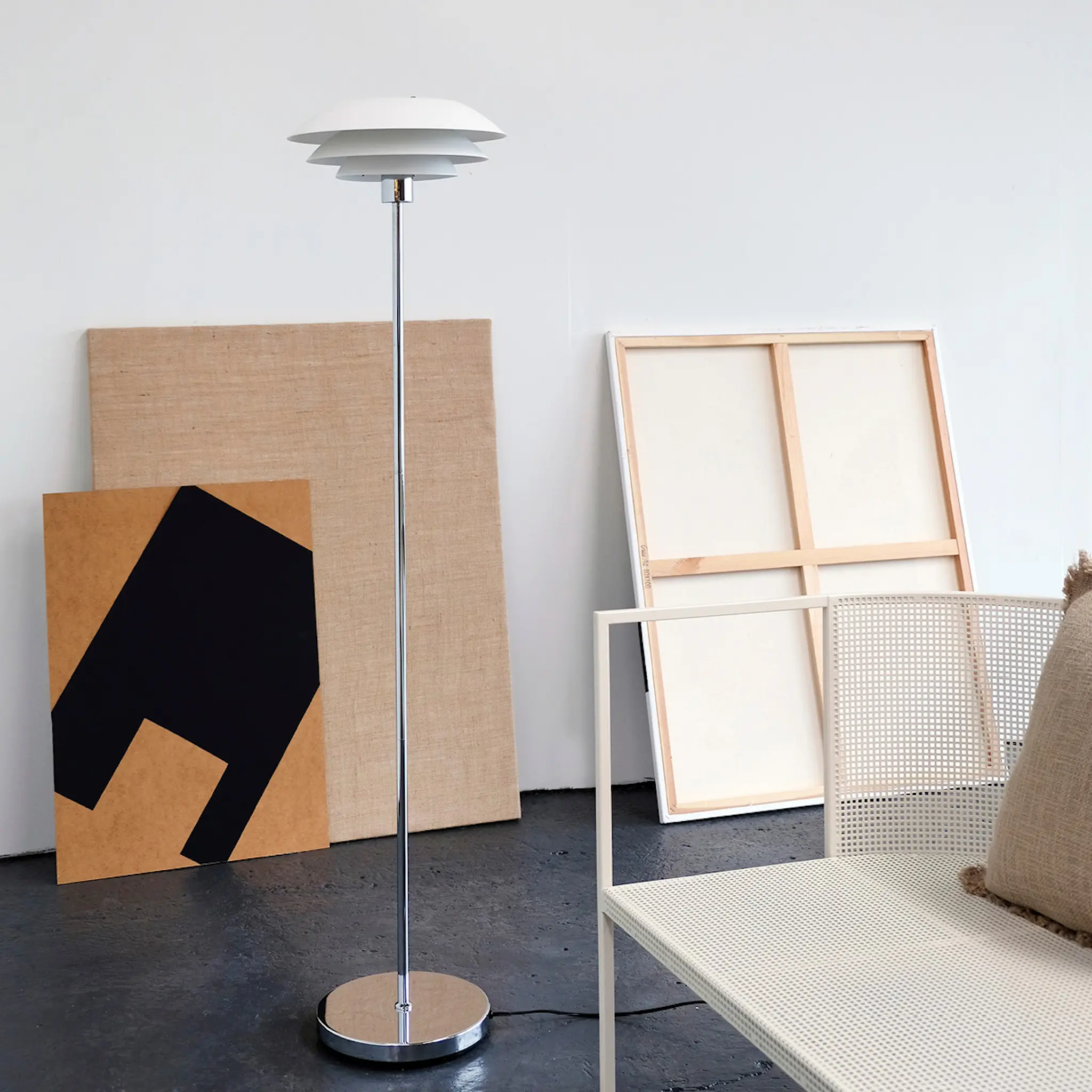 Dyberg Larsen DL31 golvlampa 133 cm vit