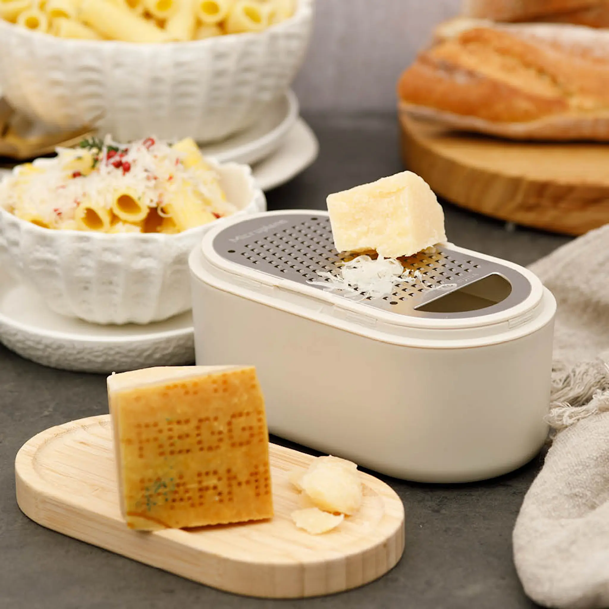 Microplane Container Grater rivjärn med behållare cashmere/bambu