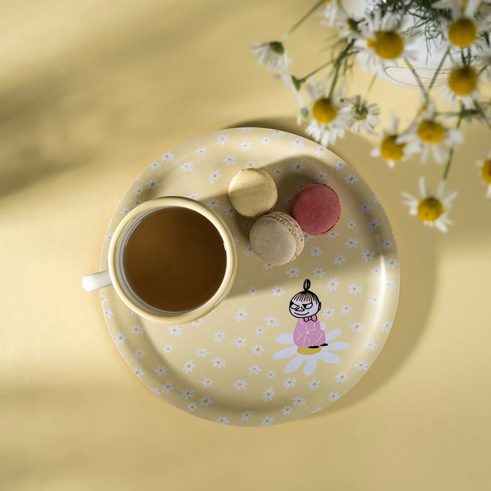 Muurla Mumin bricka 25 cm blommor gul