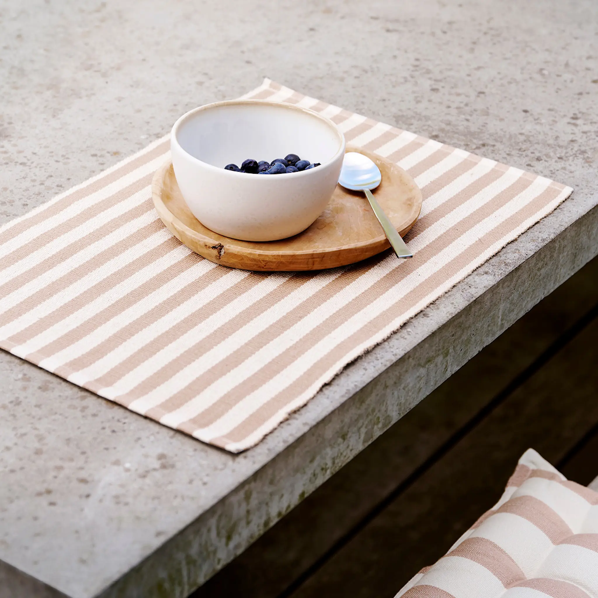 Södahl Statement Stripe Pöytätabletti 33x48 cm 2 kpl Beige