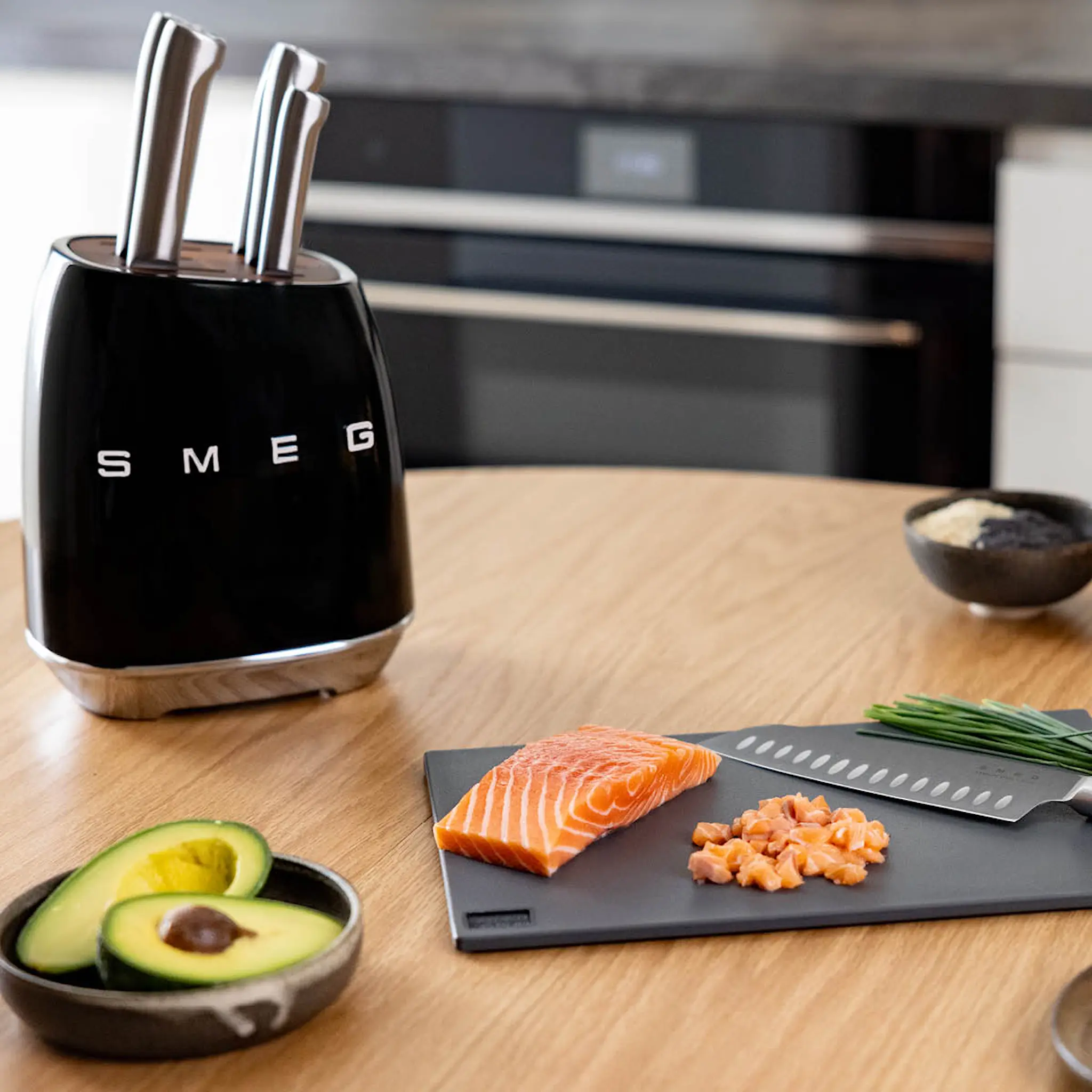 Smeg Smeg knivblock med 6 knivar KBSF02 svart