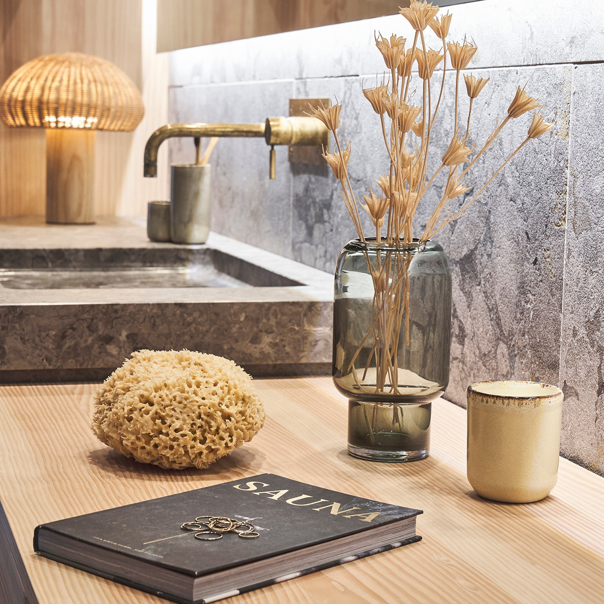 Villa Collection Iris Doftljus 8x9,5 cm Gul