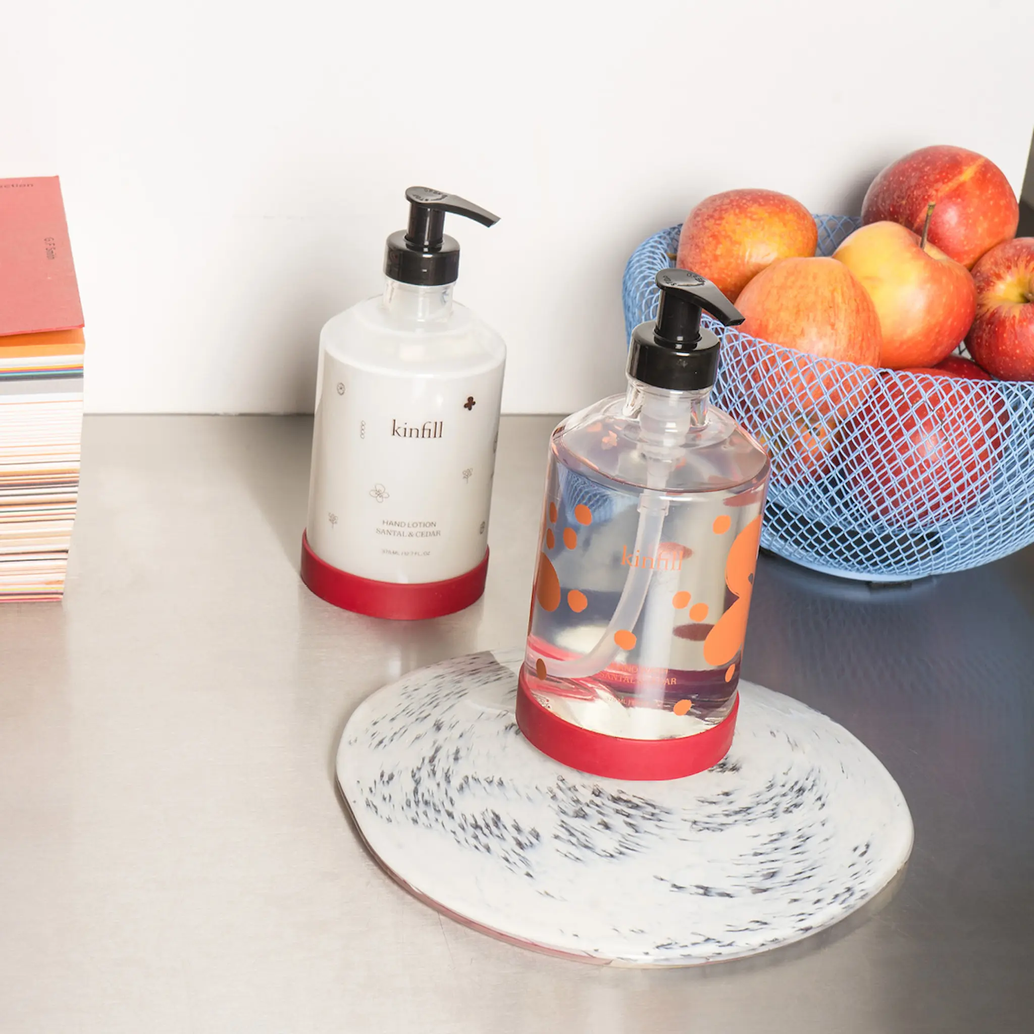 Kinfill Handtvål med glasdispenser 375 ml santal & cedar