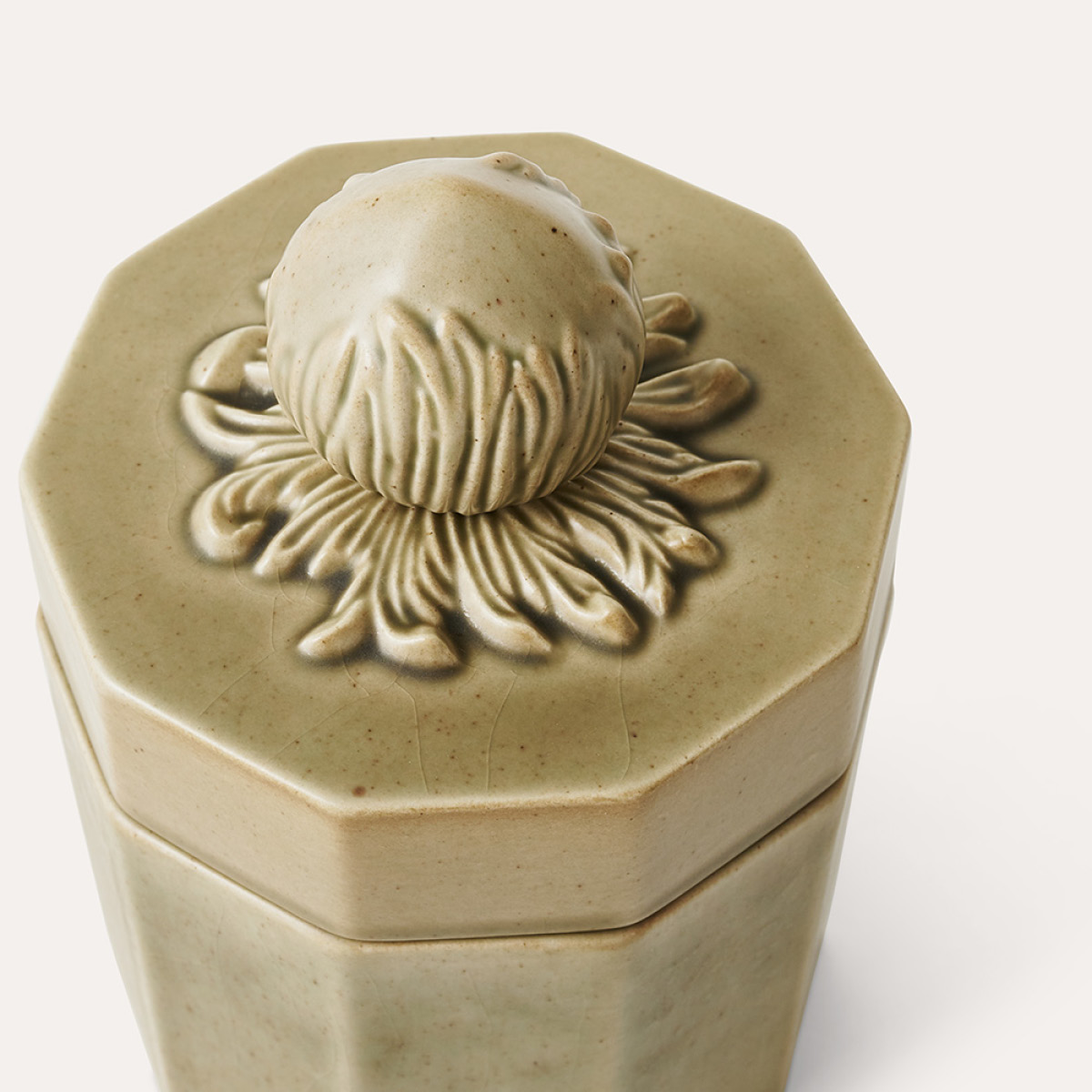 Sthål Arabesque Tuoksukynttilä lavender & camomille 17 cm Hazelnut Graystone